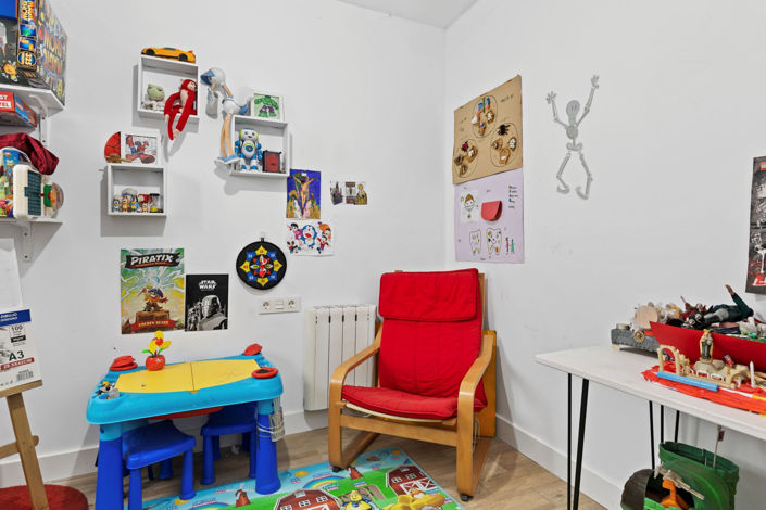 Image No.17-4 Bed House for sale