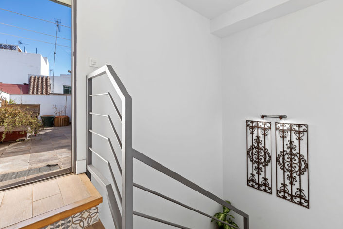 Image No.20-4 Bed House for sale