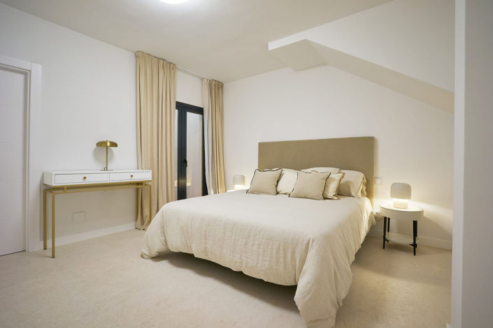 Image No.44-4 Bed Townhouse for sale