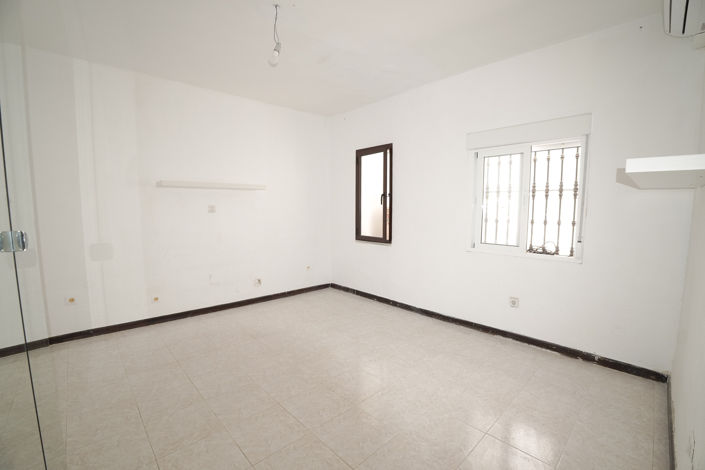 Image No.19-4 Bed Villa for sale