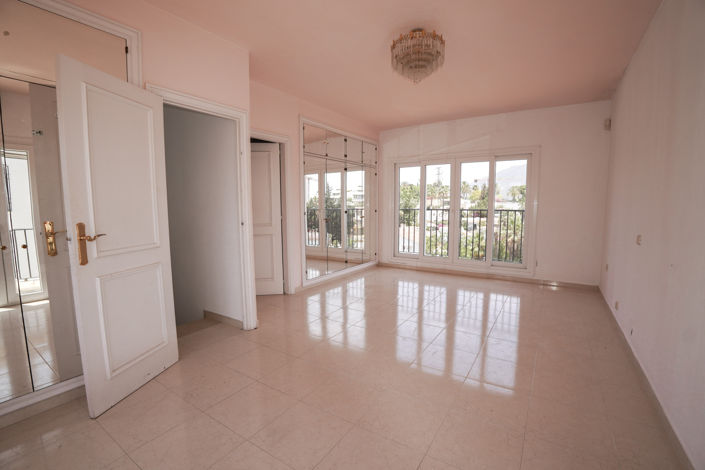 Image No.22-4 Bed Villa for sale