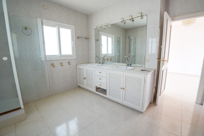 Image No.25-4 Bed Villa for sale
