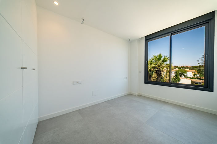 Image No.16-2 Bed Property for sale