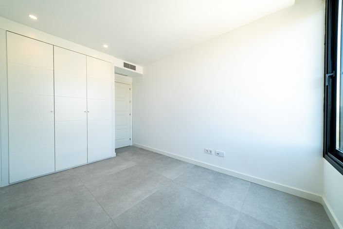 Image No.9-2 Bed Property for sale