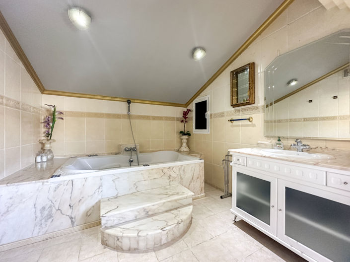 Image No.20-5 Bed Villa for sale