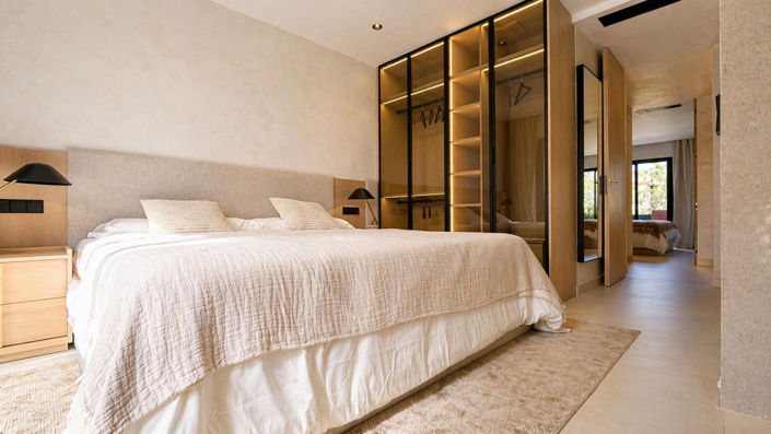 Image No.16-4 Bed Townhouse for sale