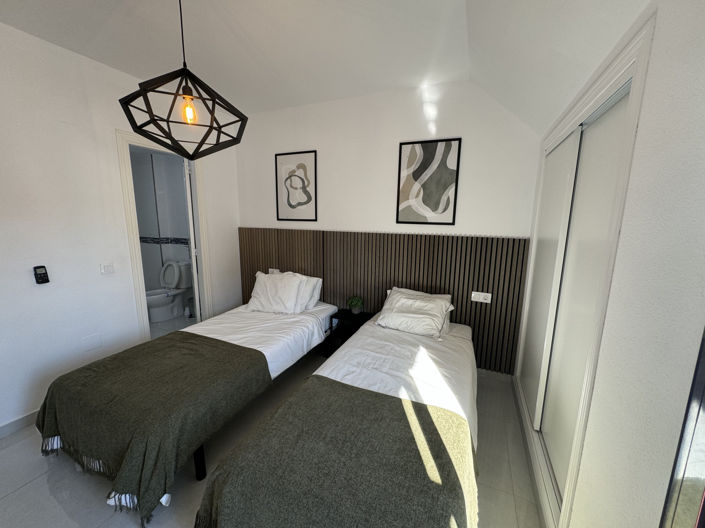 Image No.18-2 Bed Property for sale