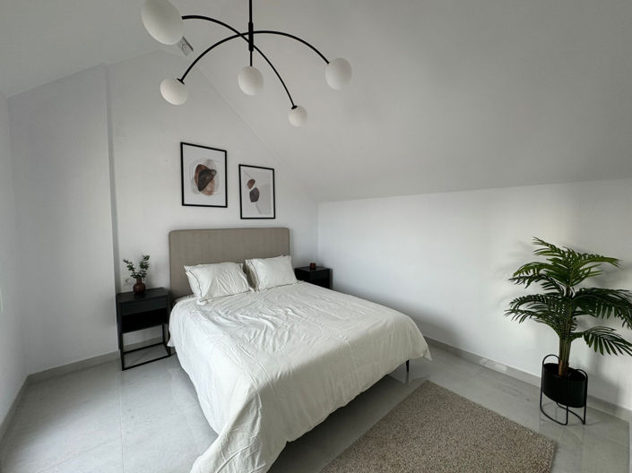 Image No.19-2 Bed Property for sale
