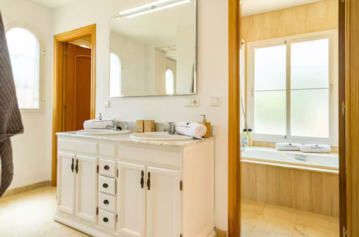 Image No.8-6 Bed Villa for sale