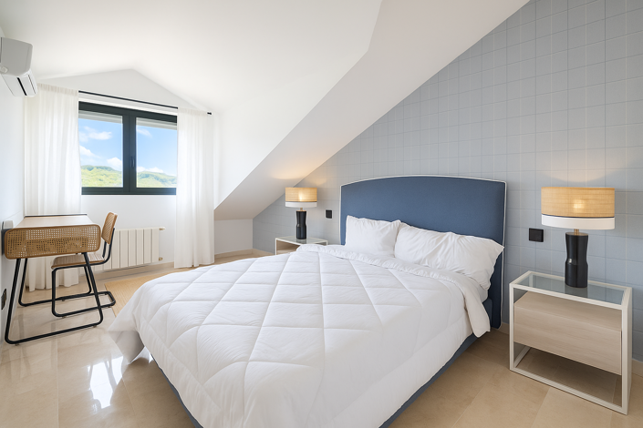 Image No.17-4 Bed House for sale
