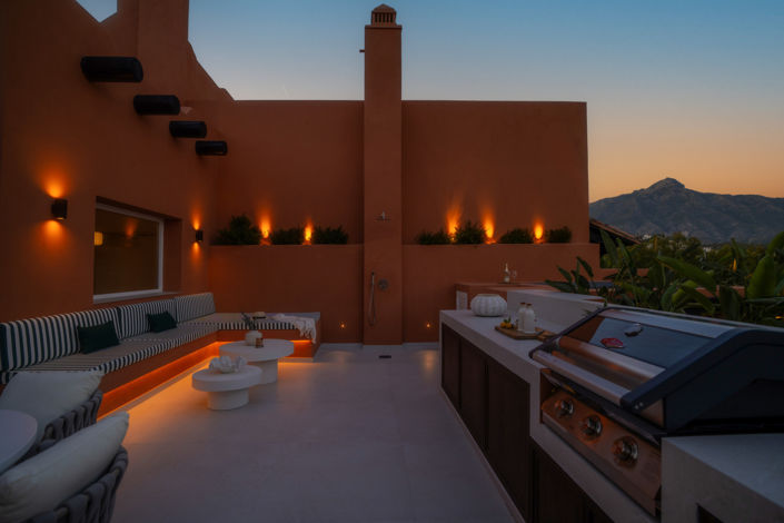 Image No.37-4 Bed Property for sale