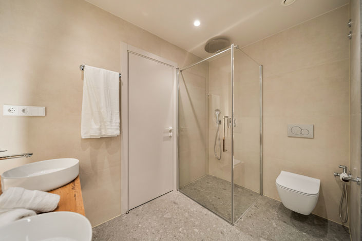 Image No.19-3 Bed Property for sale