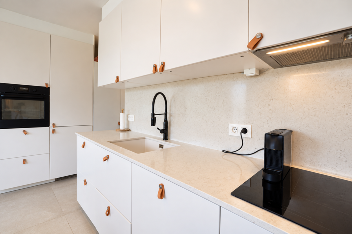 Image No.12-2 Bed Property for sale