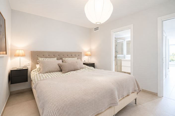 Image No.15-2 Bed Property for sale