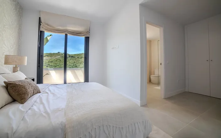 Image No.8-3 Bed Apartment for sale