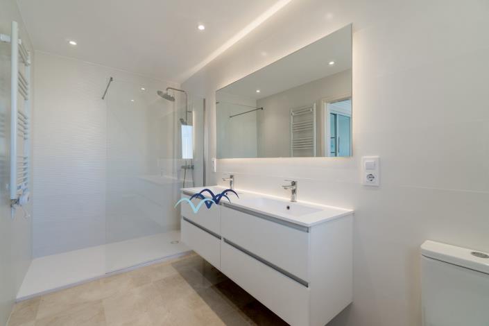 Image No.16-2 Bed Semi-Detached for sale