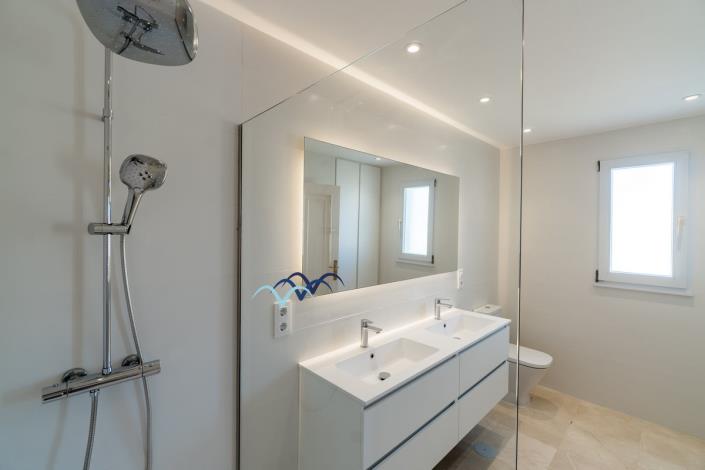 Image No.17-2 Bed Semi-Detached for sale