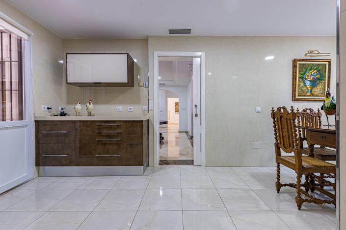 Image No.8-5 Bed Villa / Detached for sale