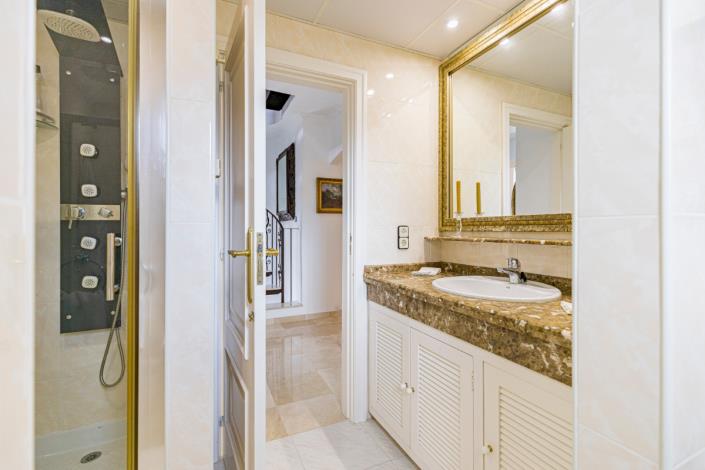 Image No.26-5 Bed Villa / Detached for sale