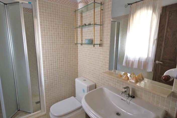 Image No.37-6 Bed Villa / Detached for sale