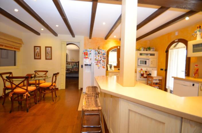 Image No.12-6 Bed Villa / Detached for sale