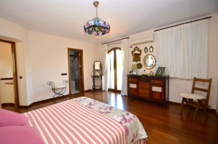 Image No.25-6 Bed Villa / Detached for sale