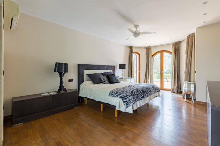 Image No.18-6 Bed Villa / Detached for sale