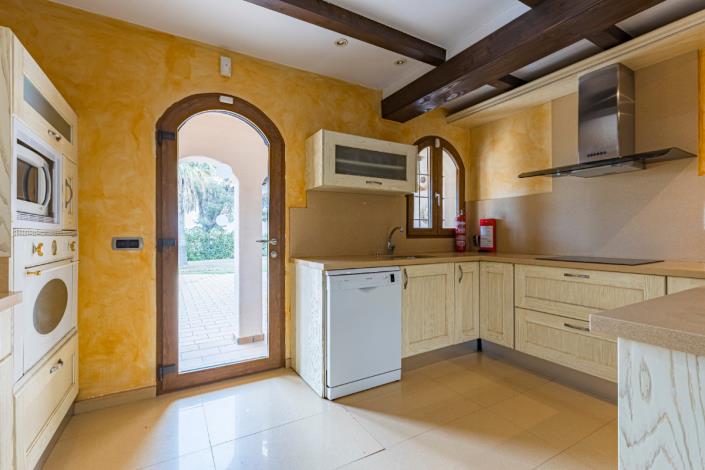 Image No.13-6 Bed Villa / Detached for sale