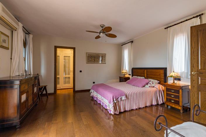 Image No.24-6 Bed Villa / Detached for sale