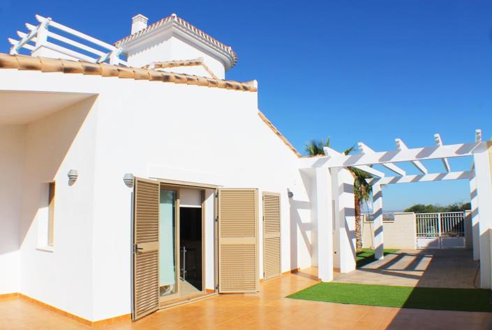 Image No.8-4 Bed Villa / Detached for sale