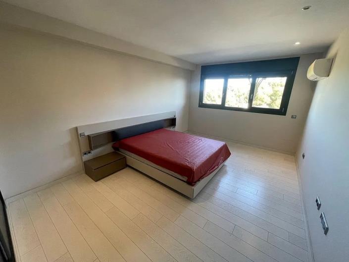 Image No.27-5 Bed Villa / Detached for sale