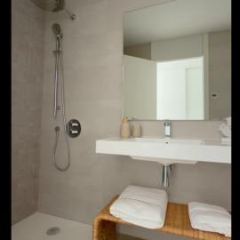 Orq-show-house-bath