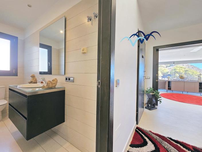 Image No.28-5 Bed Villa / Detached for sale