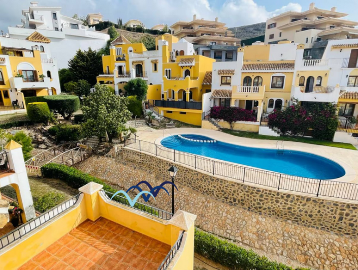 Image No.4-2 Bed Semi-Detached for sale