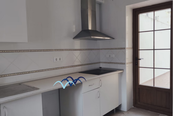 Image No.15-2 Bed Semi-Detached for sale