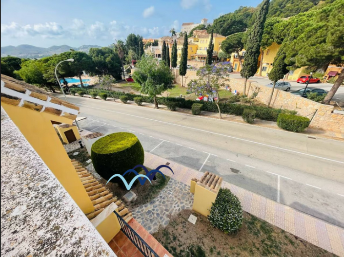 Image No.33-2 Bed Semi-Detached for sale