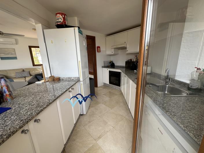 Image No.14-4 Bed Semi-Detached for sale