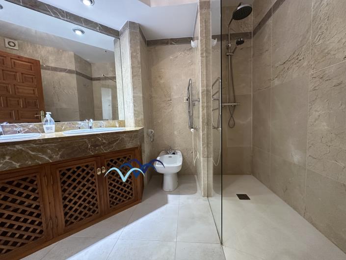 Image No.17-4 Bed Semi-Detached for sale