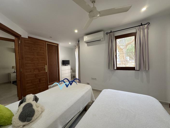 Image No.20-4 Bed Semi-Detached for sale