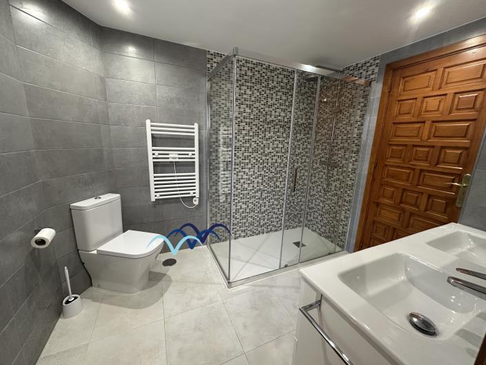 Image No.21-4 Bed Semi-Detached for sale