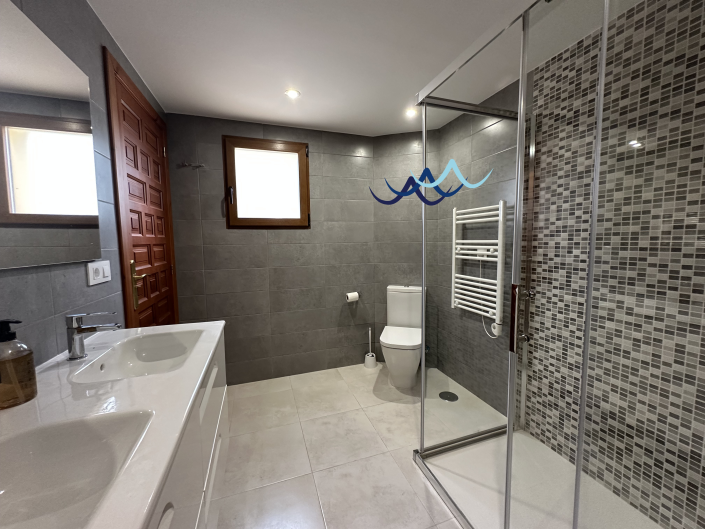 Image No.22-4 Bed Semi-Detached for sale