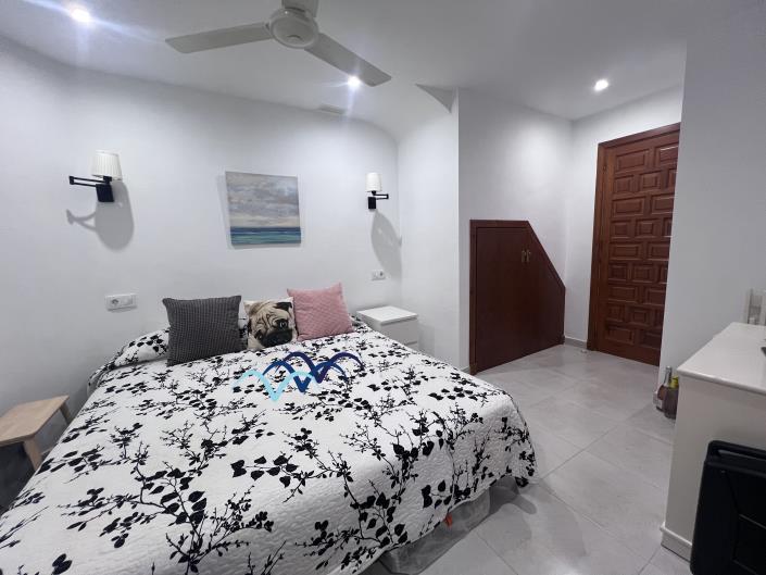 Image No.24-4 Bed Semi-Detached for sale