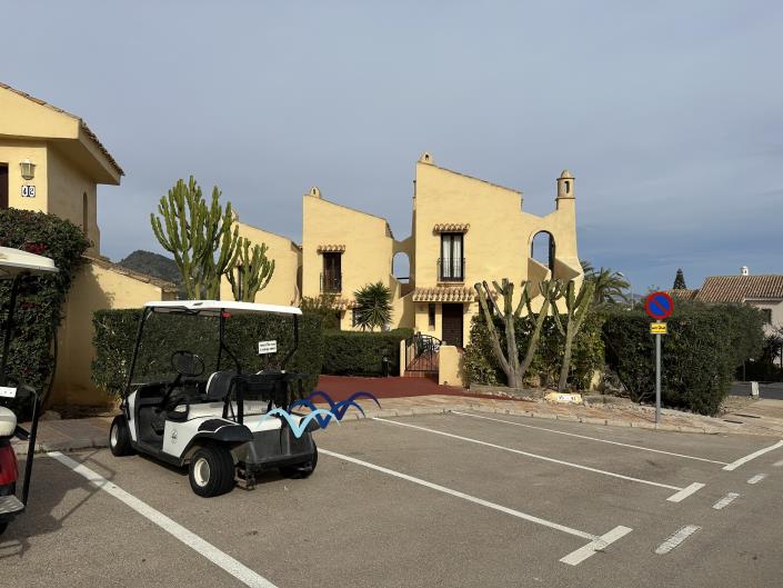 Image No.37-4 Bed Semi-Detached for sale