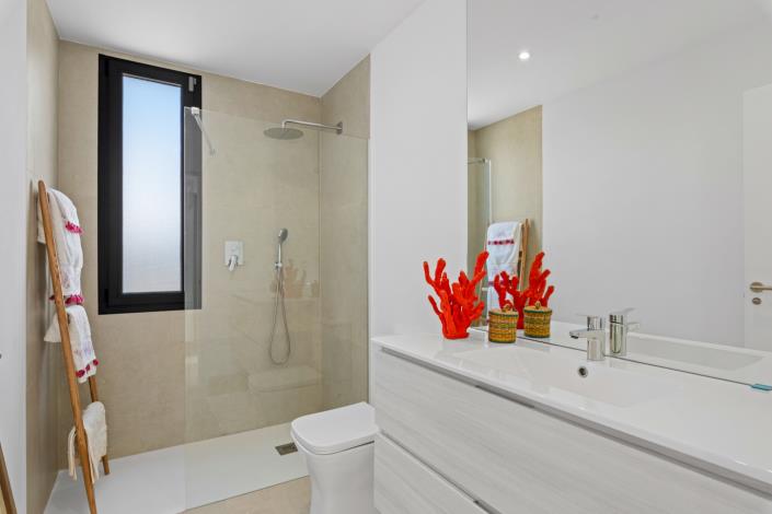 Image No.29-3 Bed Villa / Detached for sale