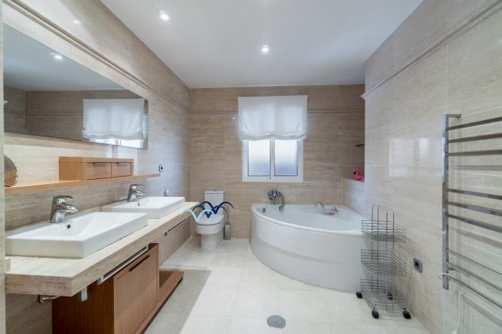 Image No.20-3 Bed Villa / Detached for sale