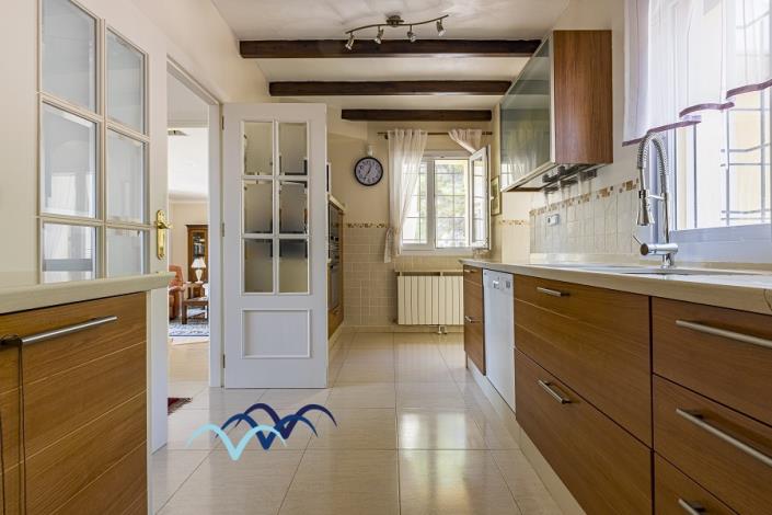 Image No.12-4 Bed Village House for sale