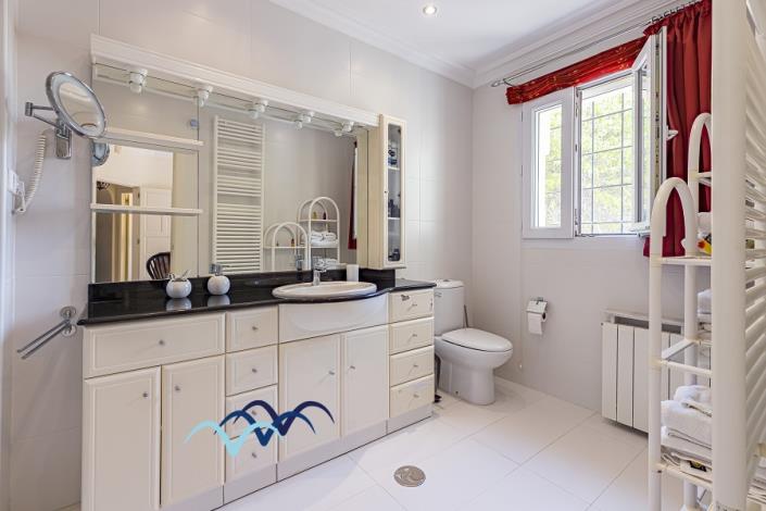 Image No.23-4 Bed Village House for sale