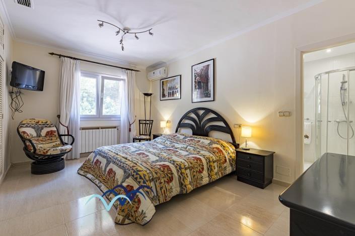 Image No.25-4 Bed Village House for sale