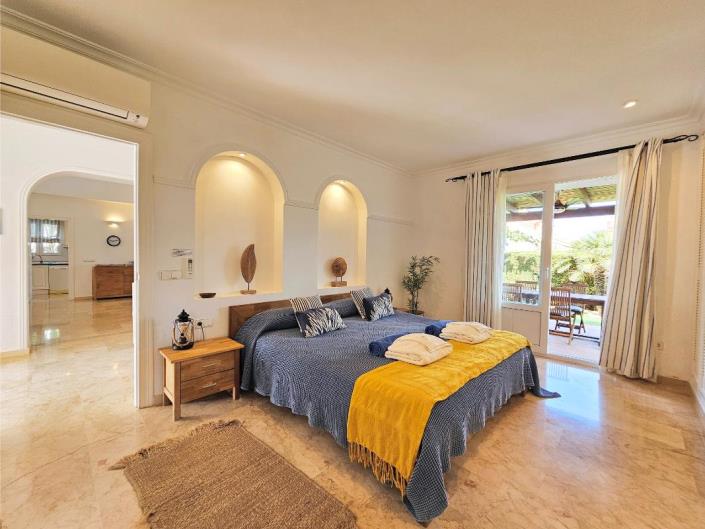 Image No.17-5 Bed Villa / Detached for sale