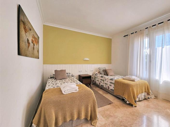 Image No.28-5 Bed Villa / Detached for sale